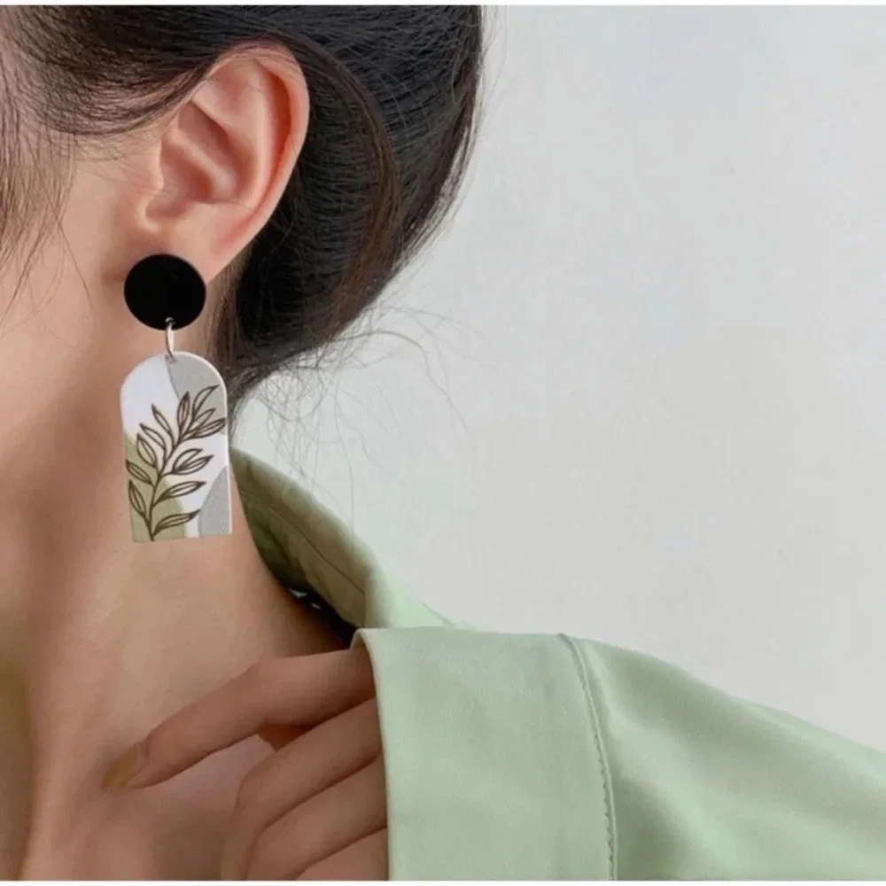 1 LEFT! Floral Print Trending Rectangle Hoop Earrings - Picture 4 of 4